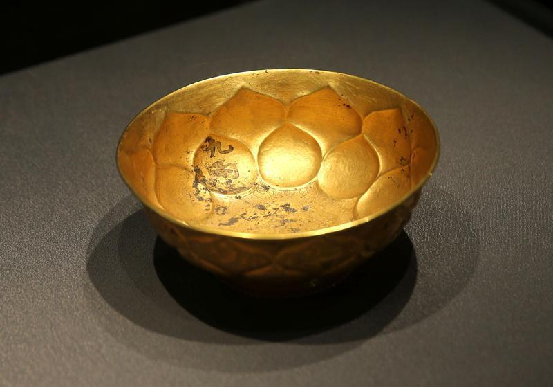 鸳鸯莲瓣纹金碗是目前所见唐代最大的金质食器。