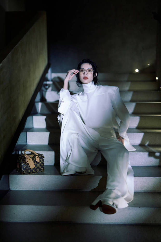 钟楚曦充满姐感。