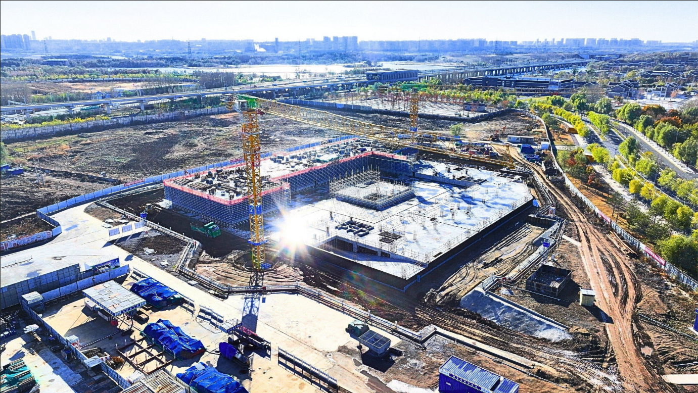 长春新区中国科学院长春应化所战略新材料研发大厦项目建设现场。