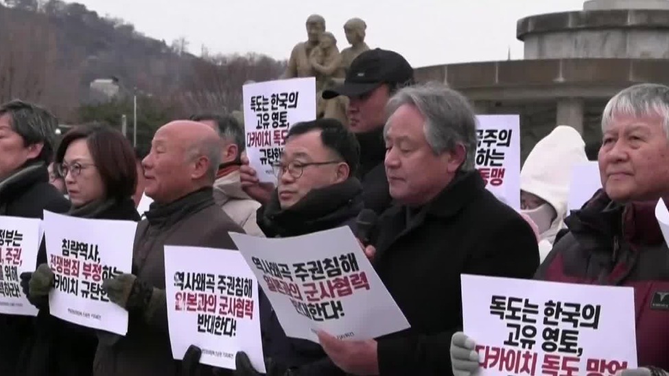 韩民众青瓦台前集会，抗议高市早苗言论