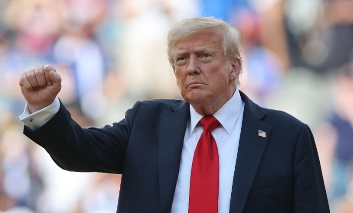 特朗普再就伊朗局势发声:他们开始越过红线,我们正在研究非常强硬的选项