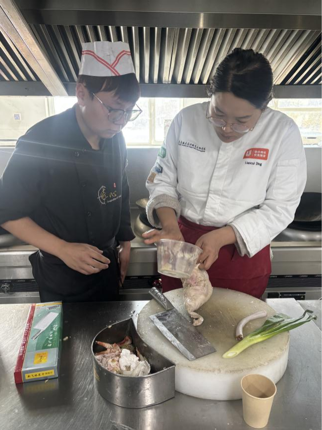 西部职教的“青酒管力量”——青岛酒店管理职业技术学院三位援疆援青教师的山海深情与使命担当