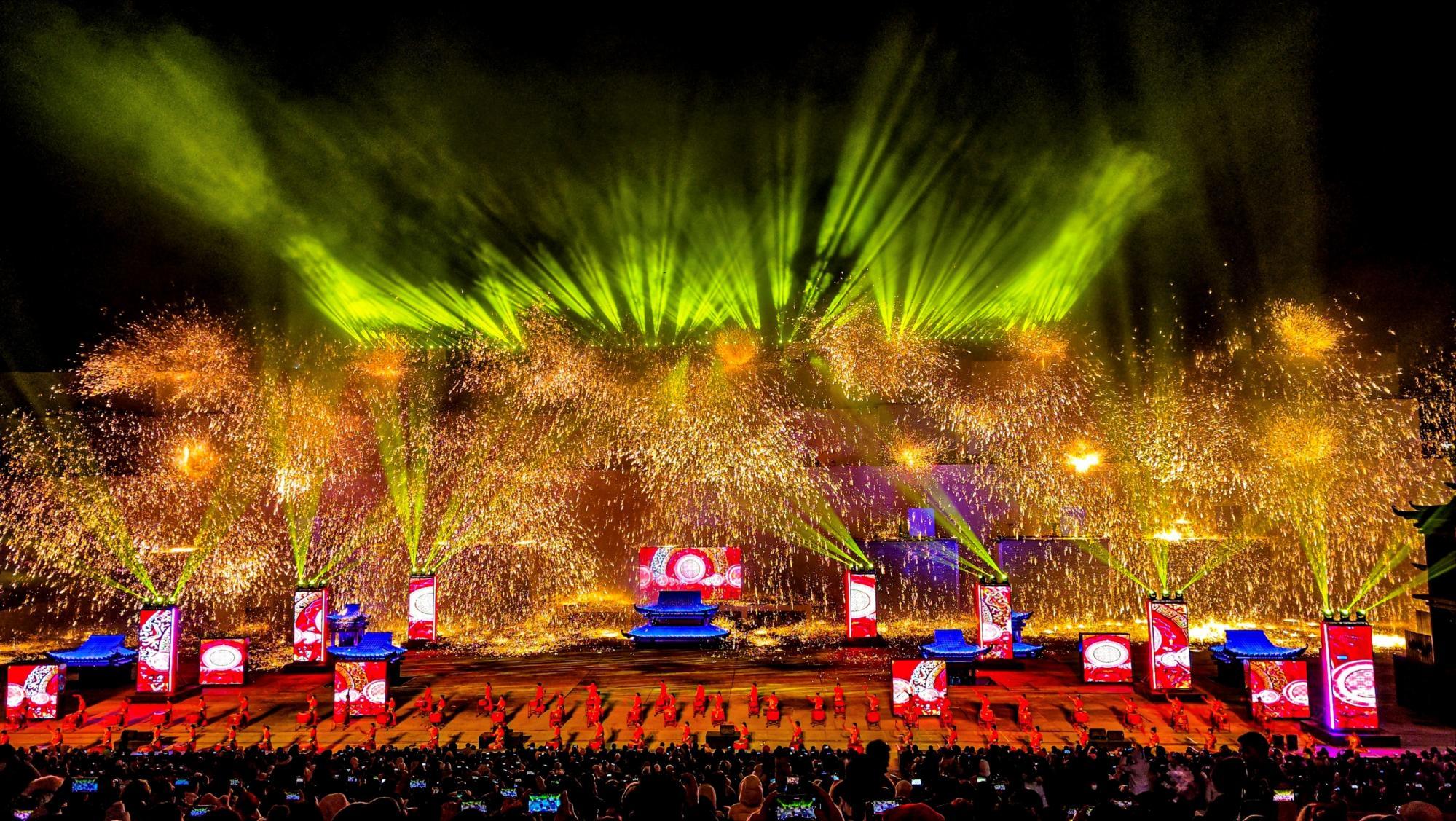 晋城司徒小镇打铁花表演