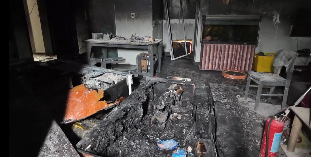 赣州一市民给小猫烤“小太阳”引发火灾 一名15岁女孩被困室内