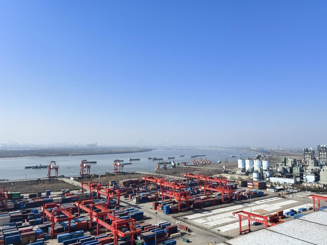 武汉港阳逻港区孙巍 摄