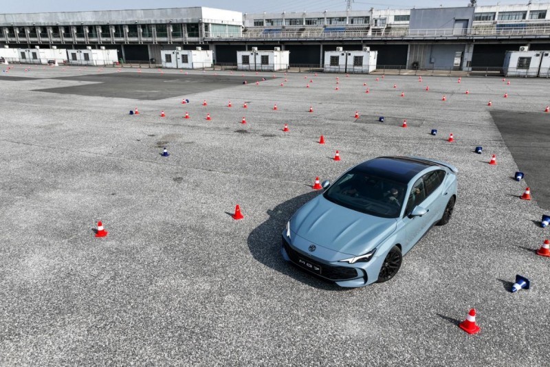 15万级轿跑“满配”天花板！MG7 2026款上市，限时补贴直击底价