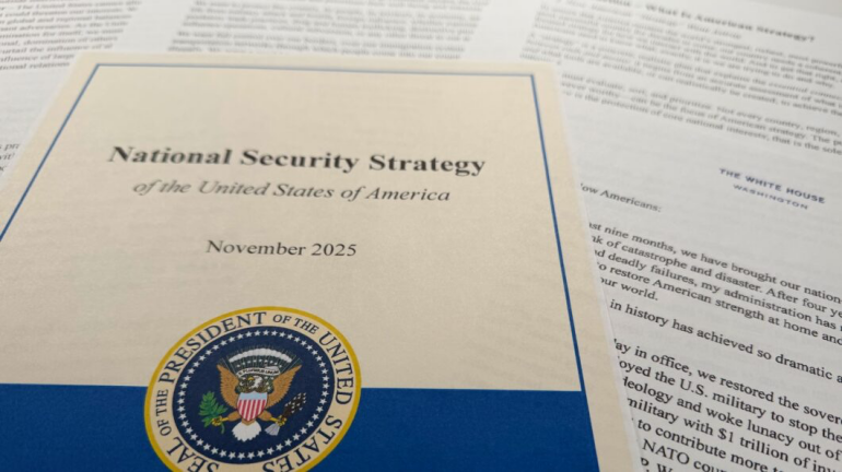 ▎特朗普政府2025年发布的《国家安全战略报告》。图源:AP