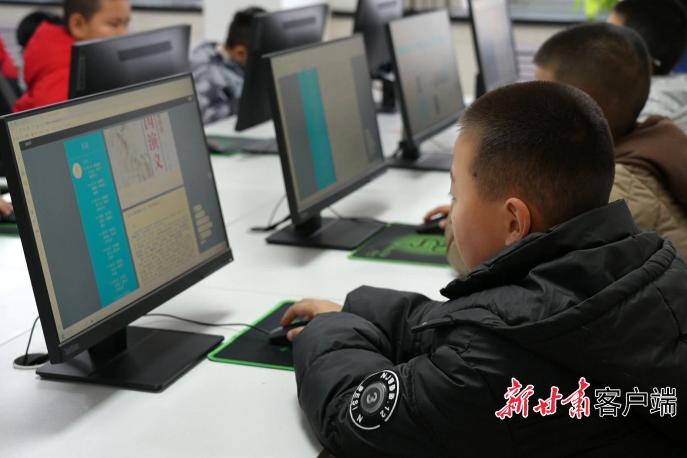 图书馆焕新后的电子阅览室