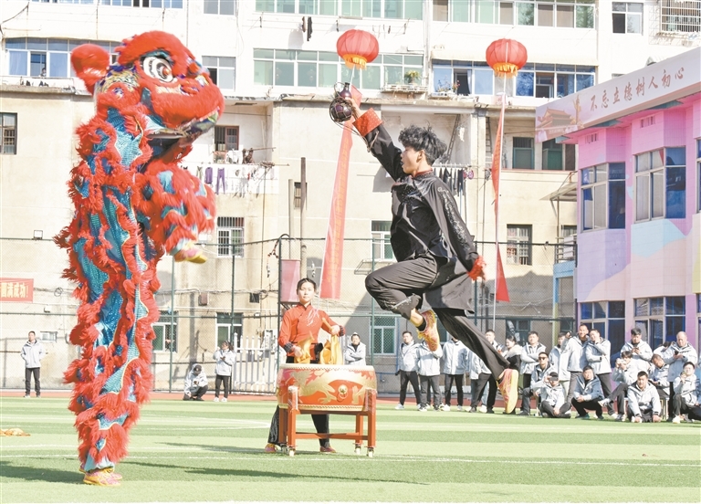 乐平：趣味运动大比拼（图）