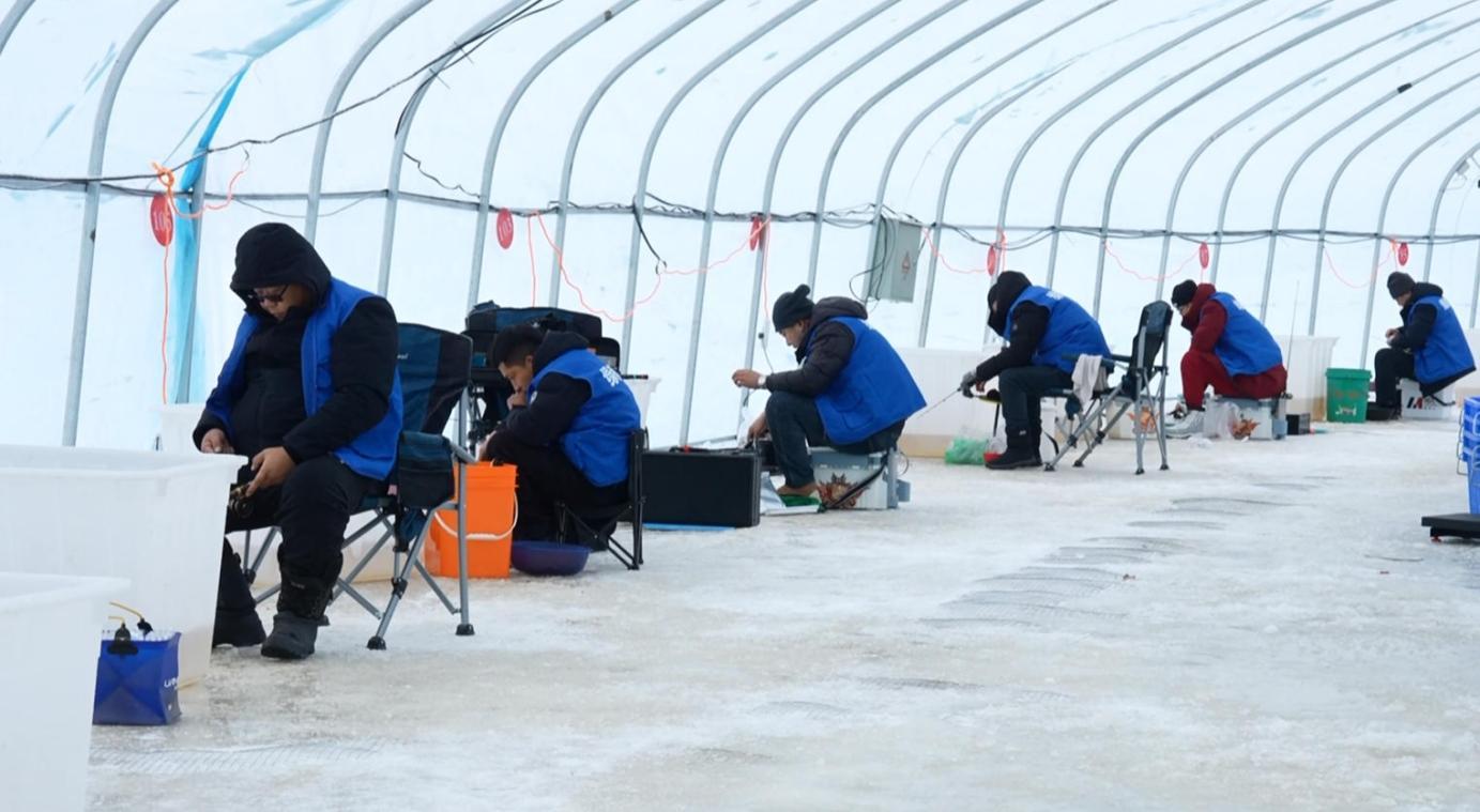 （第二届中国虎林“绿都杯”冰钓大师赛比赛现场）