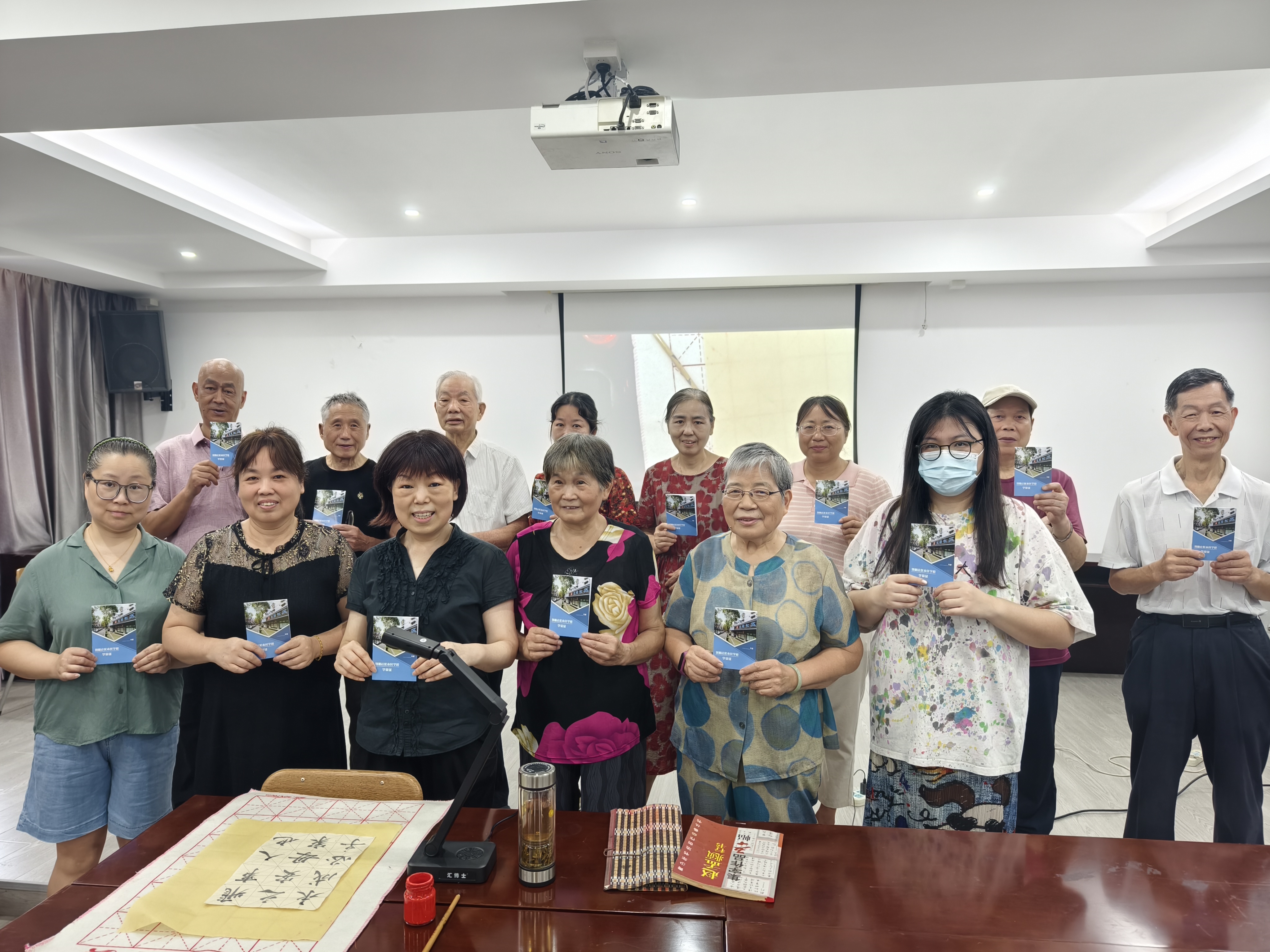 五十期，一群人，一盏灯：鄞州一所社区学堂的温暖续航