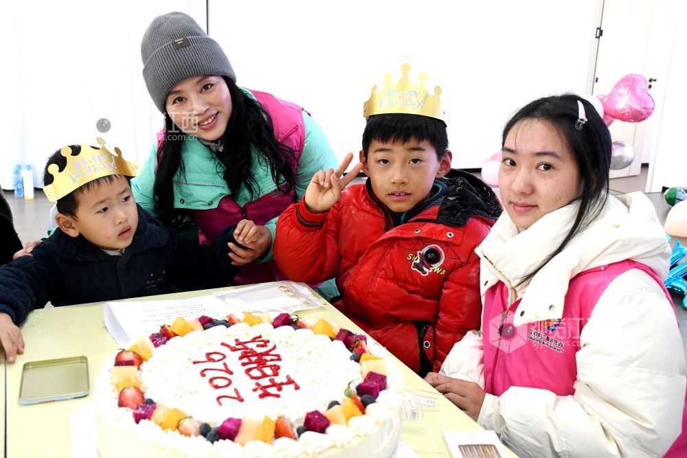 江西南丰：结对妈妈送关爱（图）