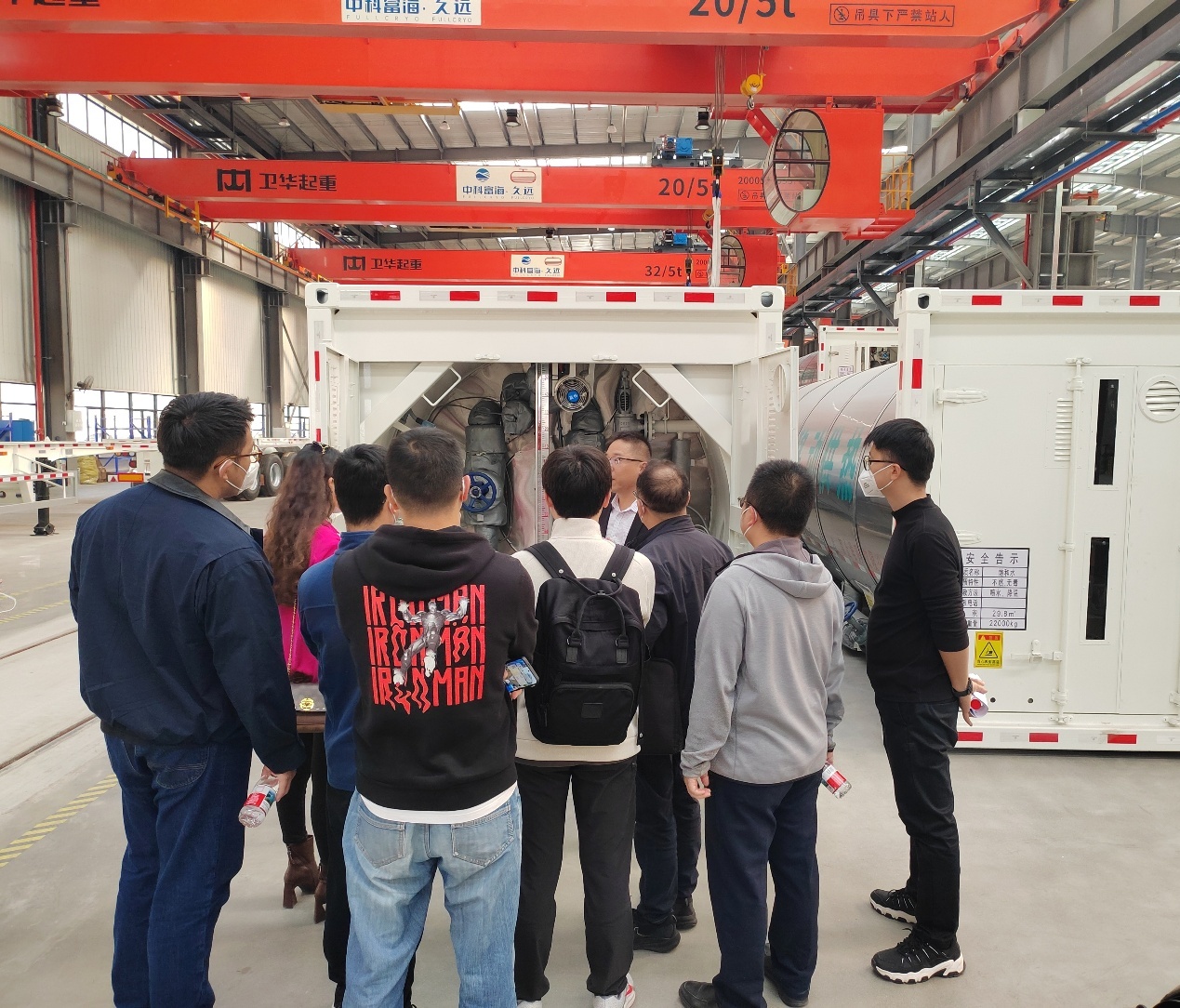 媒体团参观广东中科建成低温储运装备制造项目