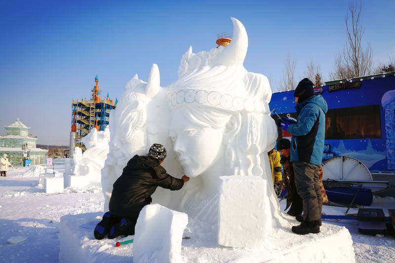 长春国际冰雪雕大赛开启冬日艺术狂欢