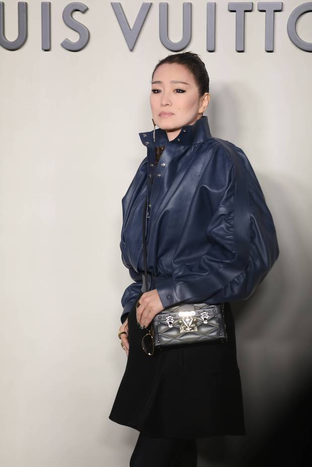 巩俐穿牛仔衣现身，气场超强！