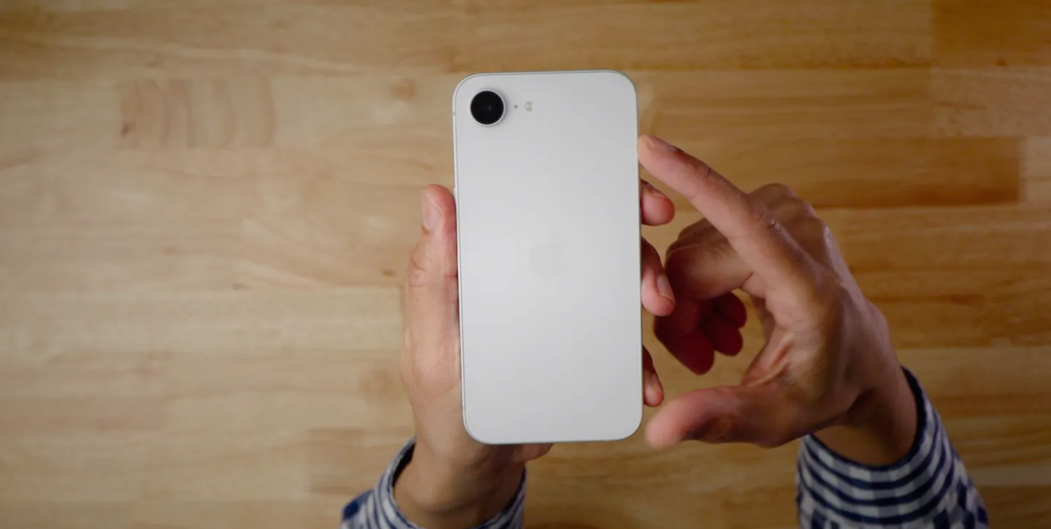 去年发布的iPhone 16e