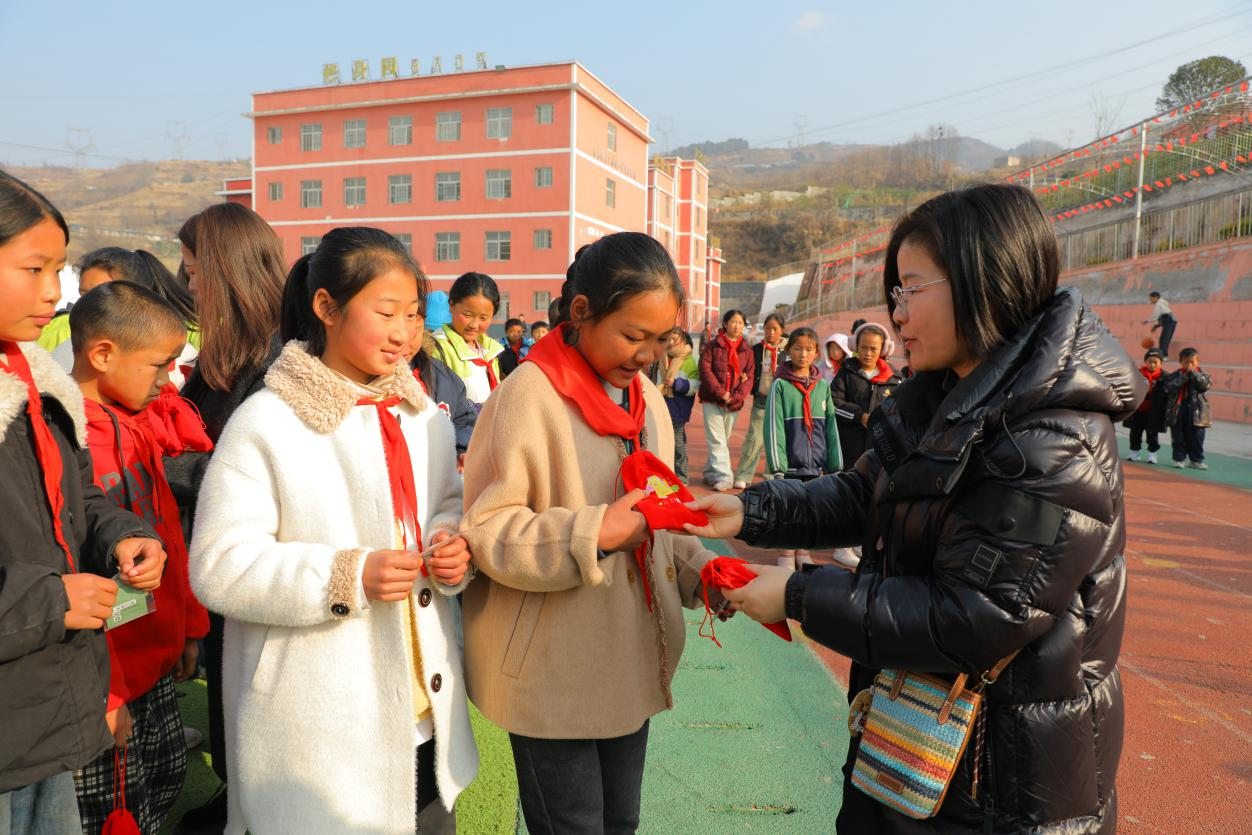 北仑大碶各界众筹3万元  资助美姑困难学生