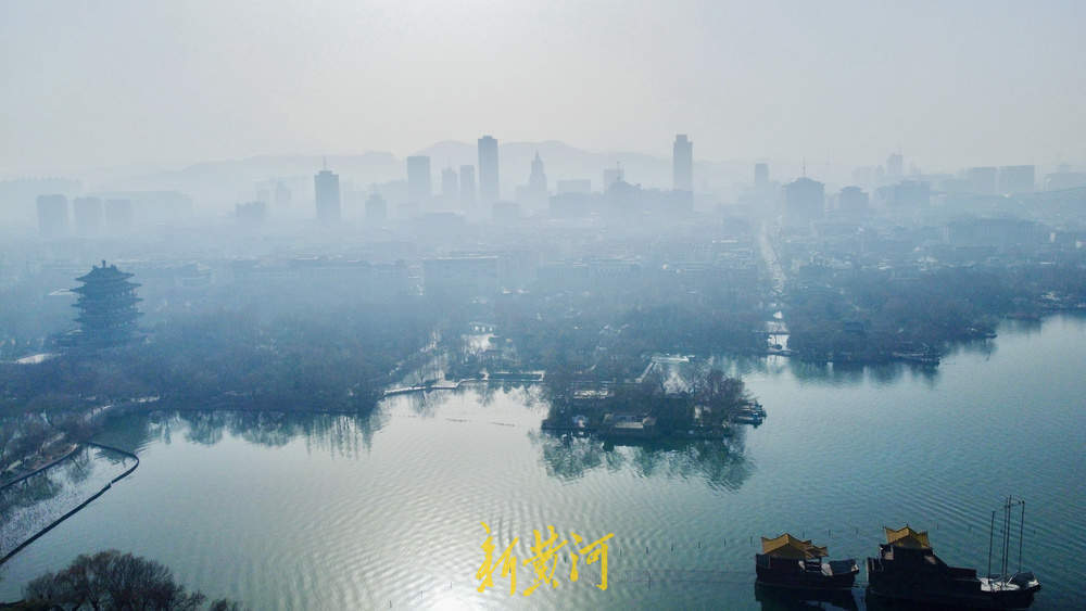 “三九”暖如春 济南大明湖呈现天青色诗画美景