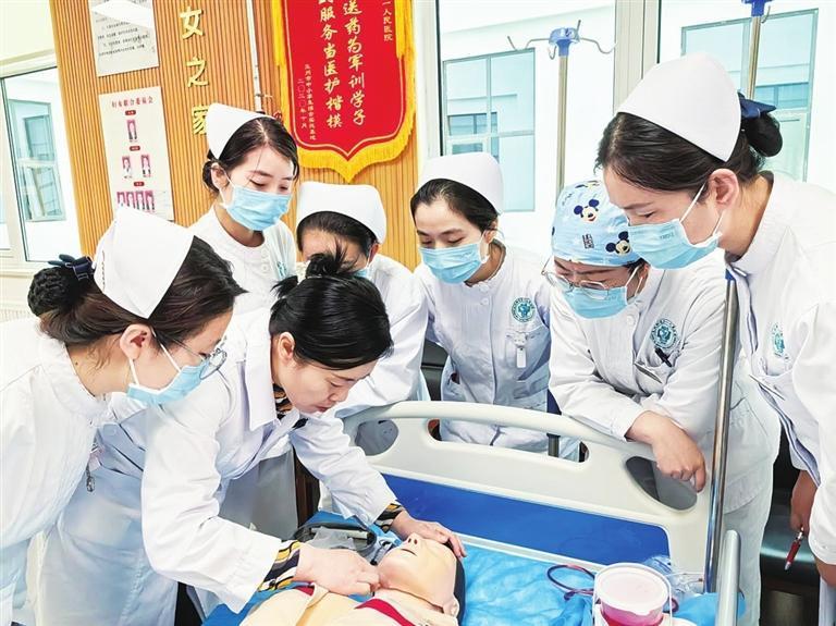 新区第一人民医院医护人员开展技能培训