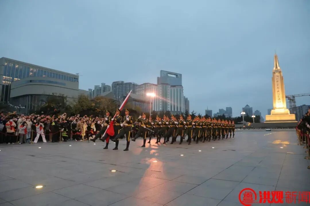 “弘扬爱国志 奋进新征程”八一广场元旦升旗仪式(资料图)