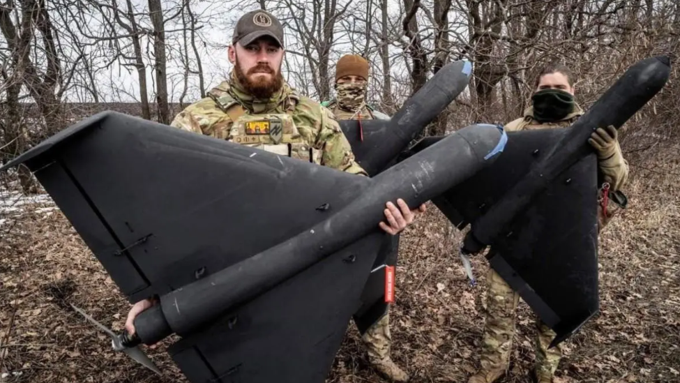 新型“天竺葵-5”机长约6米，翼展可达5.5米，携带90公斤弹头，据称射程接近1000公里。