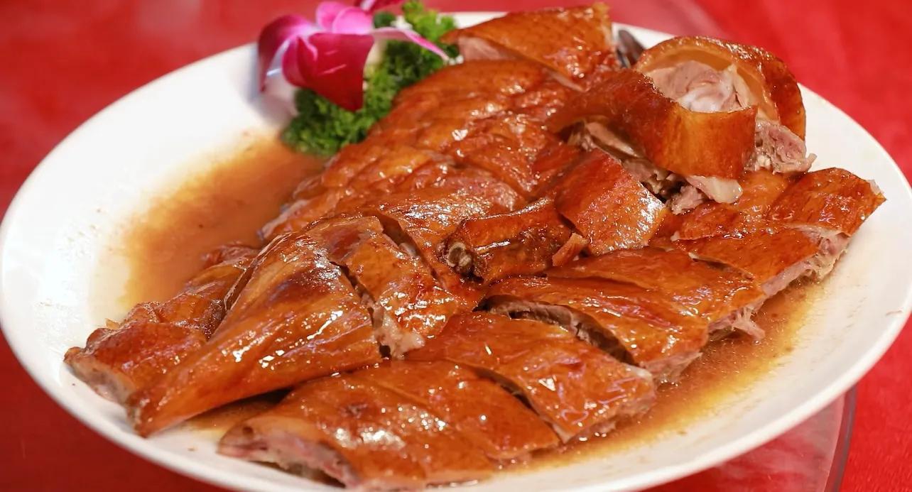 烟火暖街巷，匠宴飨四方—《今日岭南》栏目组走进丽景酒家