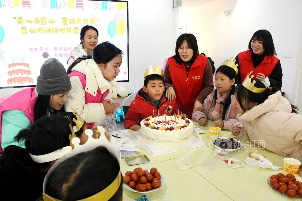 江西南丰：结对妈妈送关爱（图）