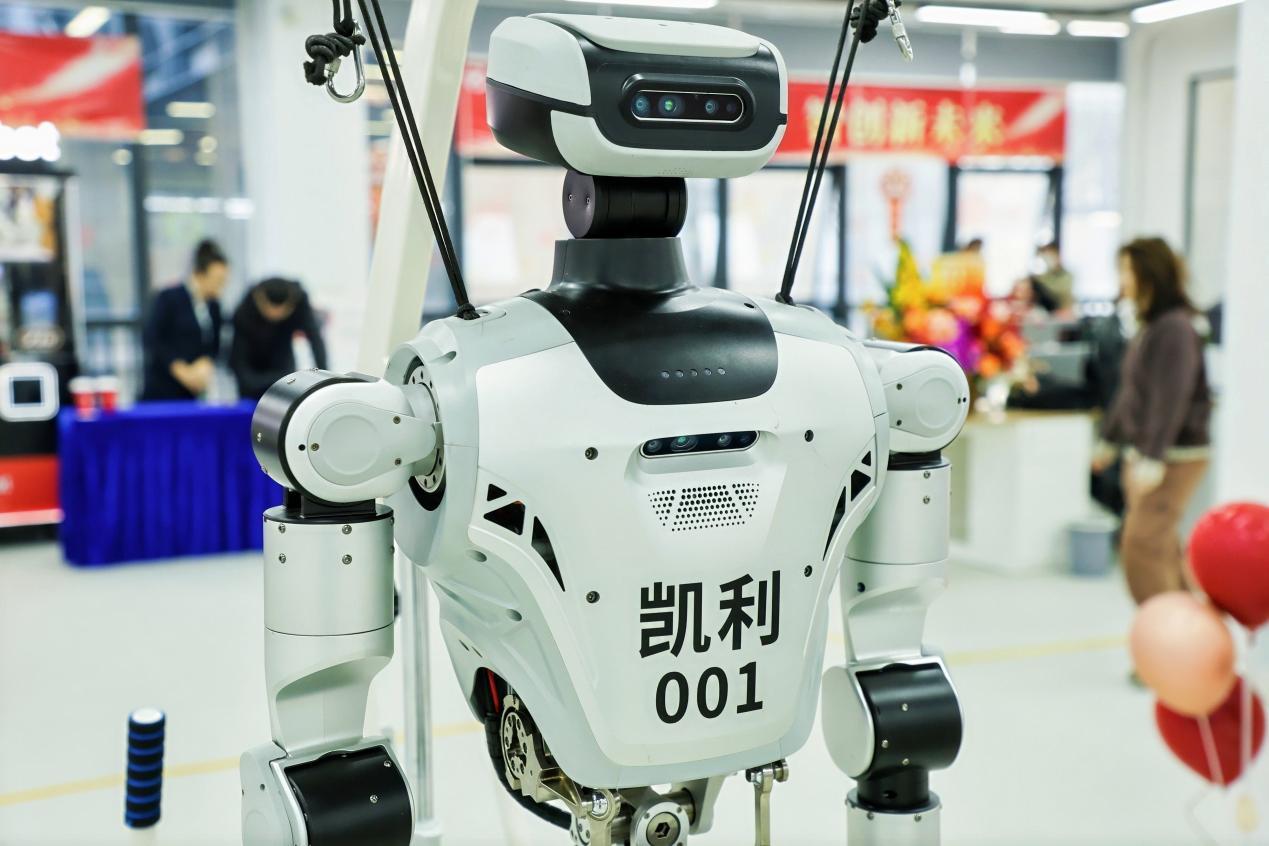 凯利机器人开业，科技赋能智能化生活升级