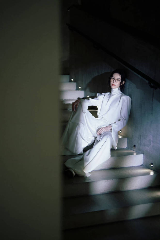 钟楚曦又酷又飒。