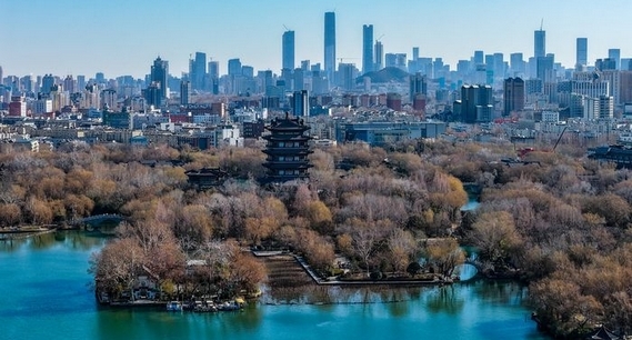 碧水映晴空 大明湖冬日古韵绘新卷