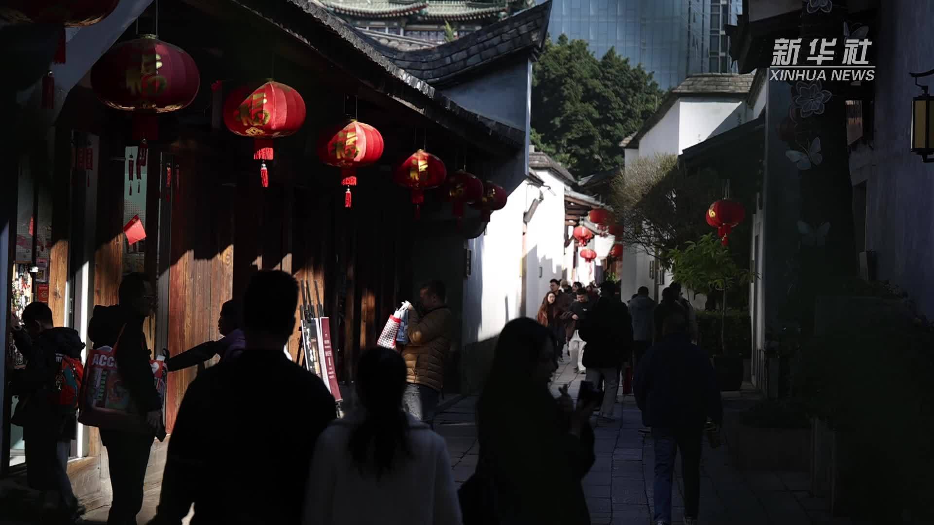 闽剧快闪在福州三坊七巷上演