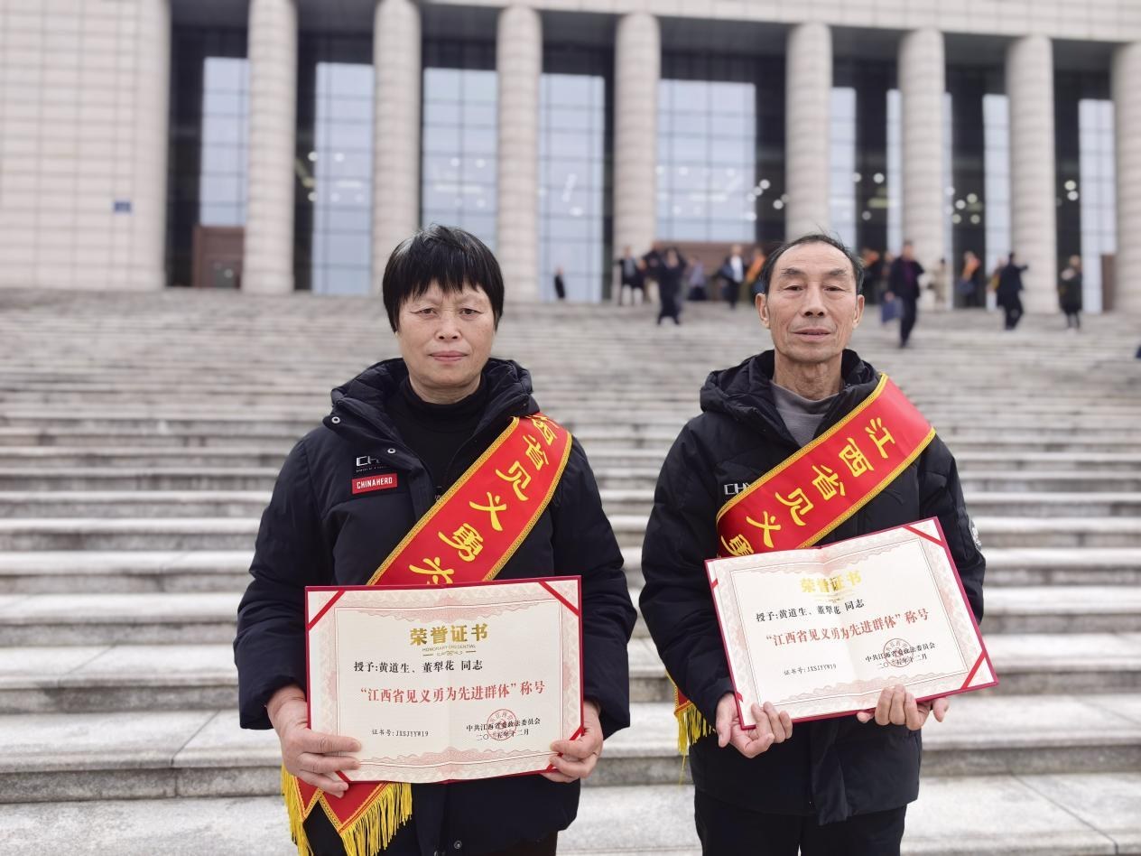胸口被刺仍死死按住歹徒 乐安老人黄道生夫妇勇救3岁幼童纪实