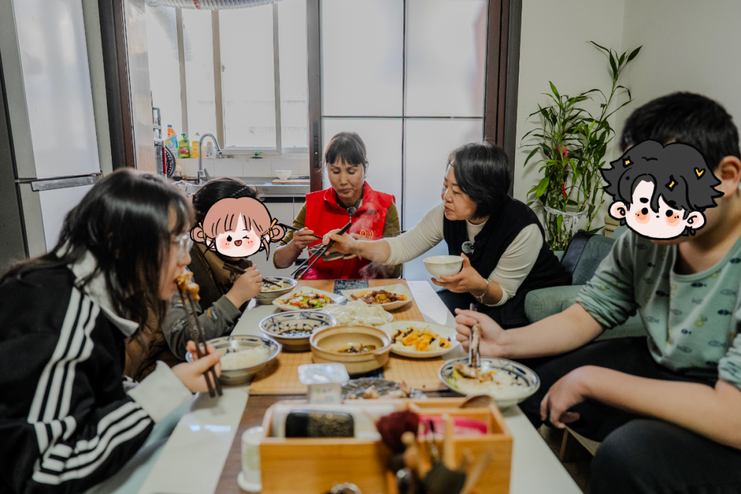 暖“心”闻:“回家”!吃饺子!一份特殊邀请暖透兄妹俩