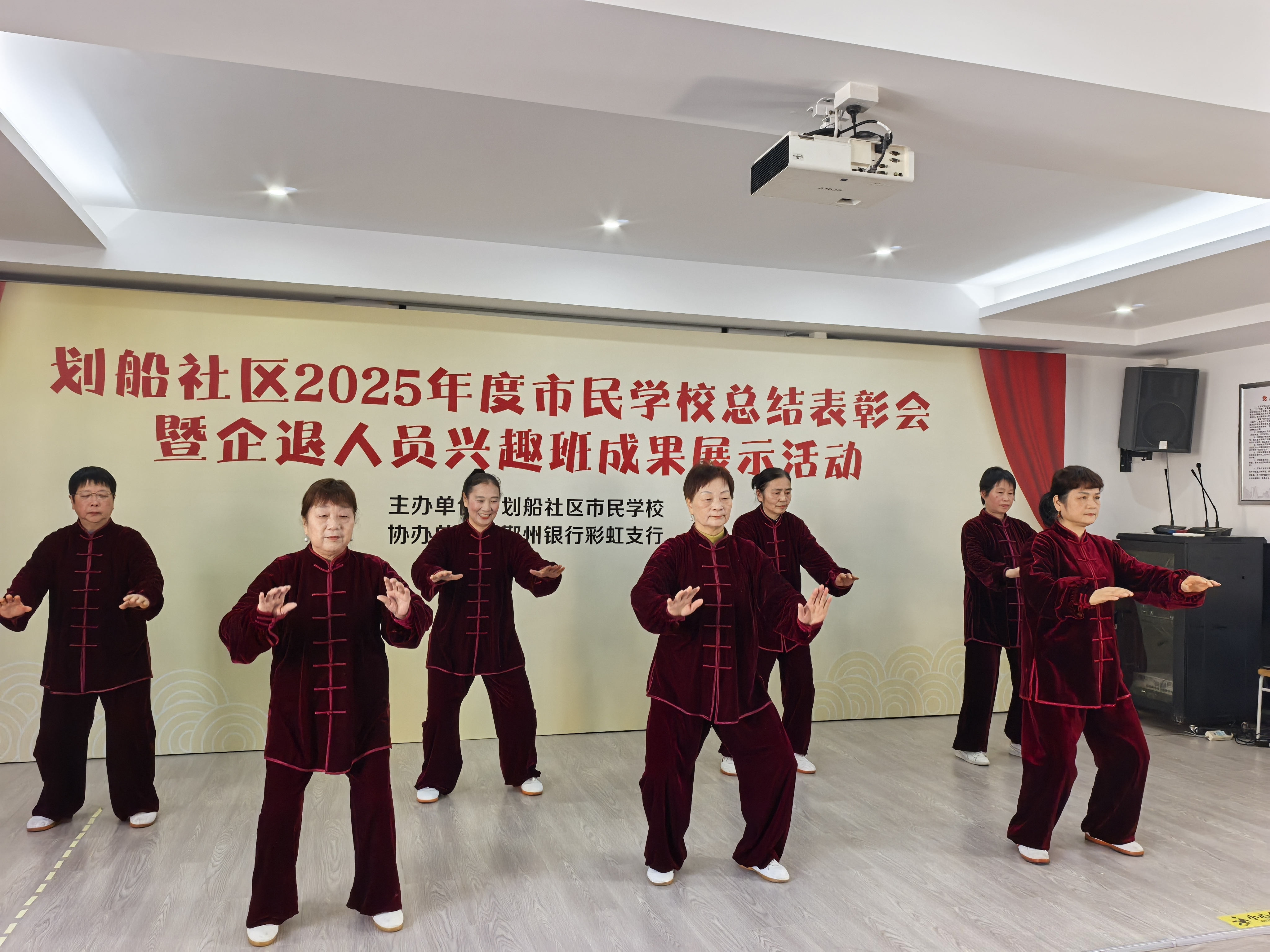 五十期，一群人，一盏灯：鄞州一所社区学堂的温暖续航