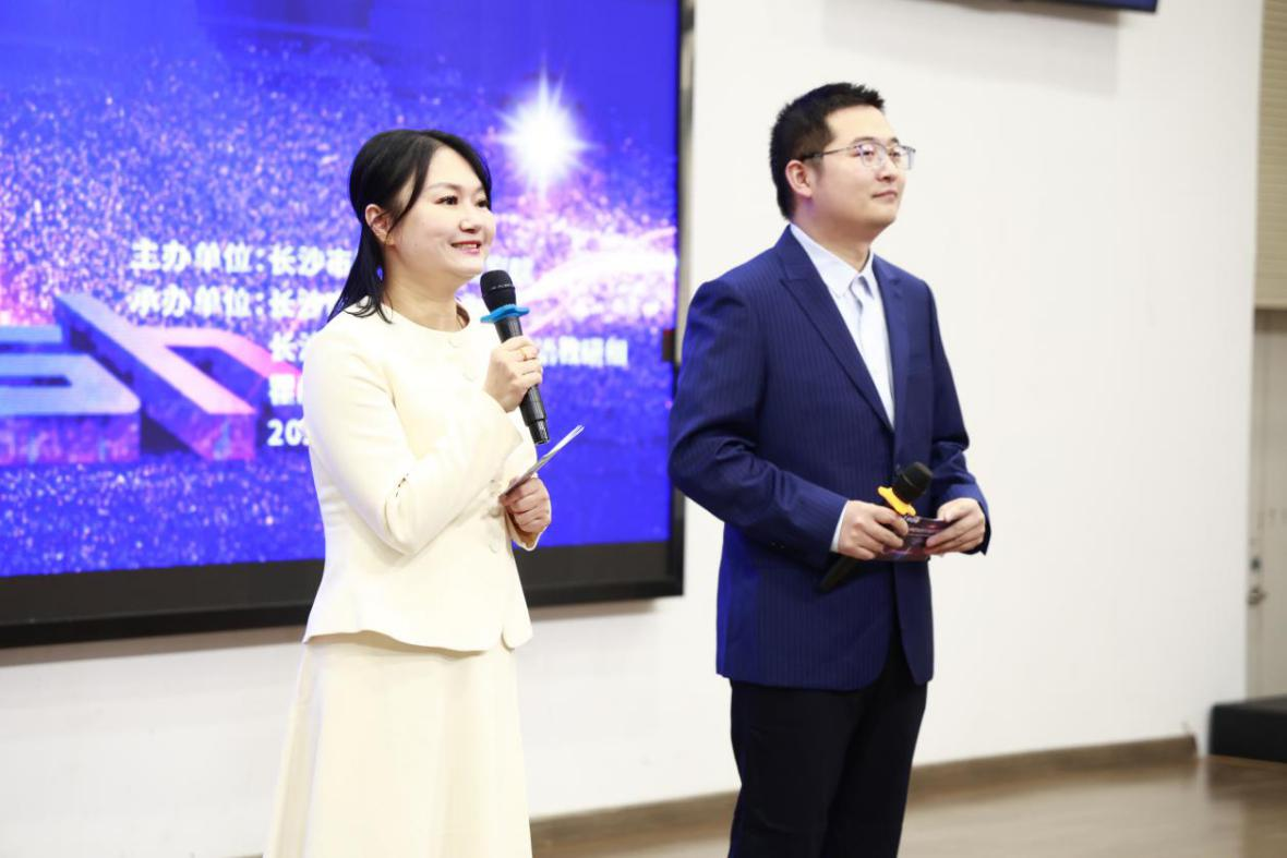 以言筑梦，以心育——长沙市弘益高级中学成功承办长沙市四届中学英语教师演讲比赛