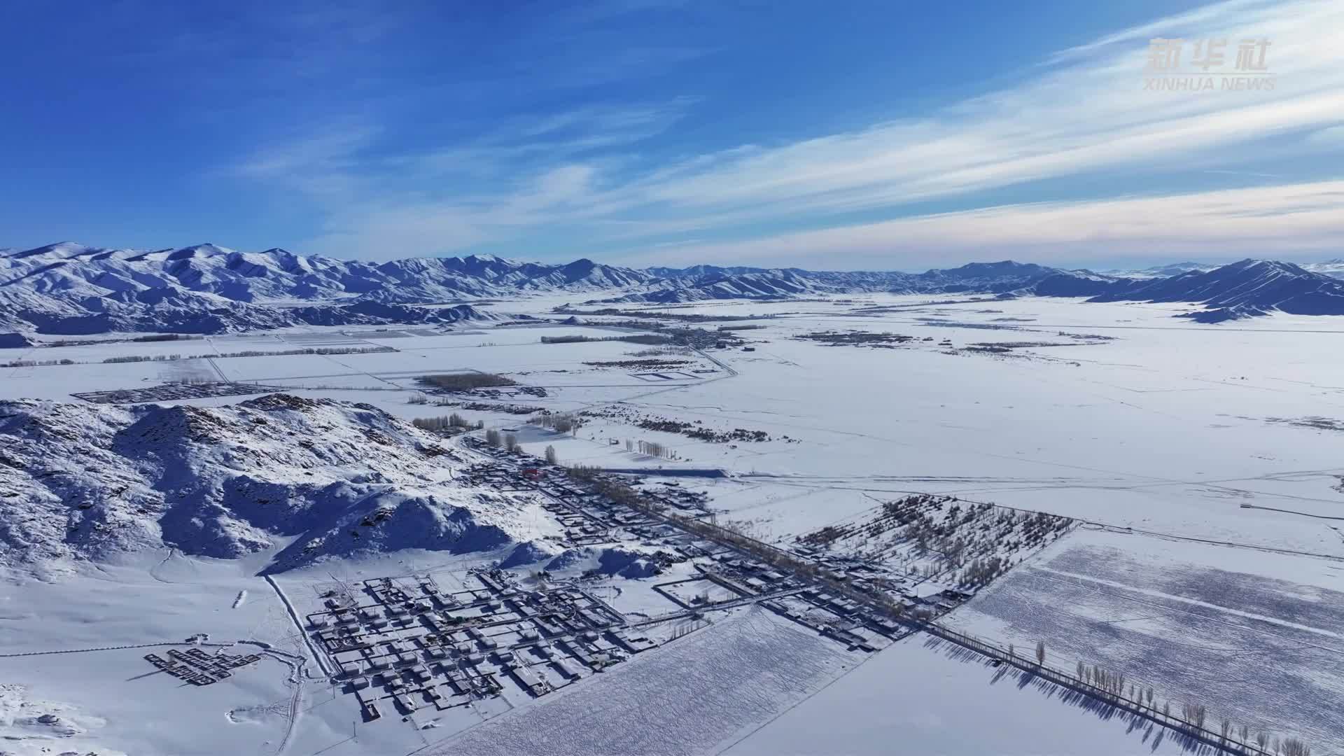 新疆阿勒泰：战寒潮 保供电