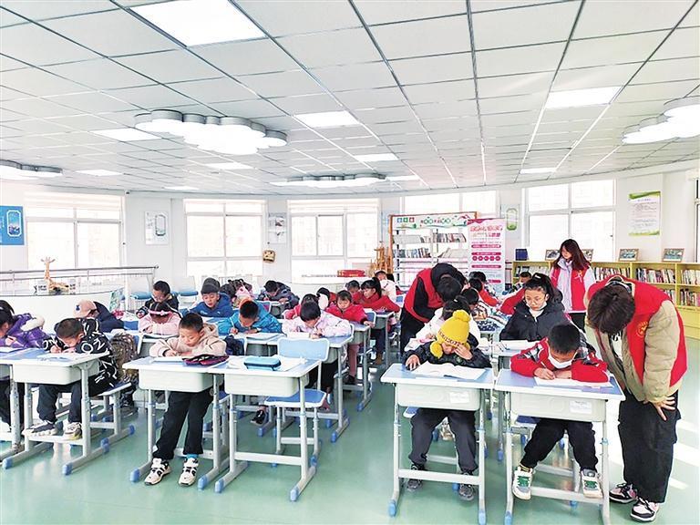 新安社区居委会开设托管班