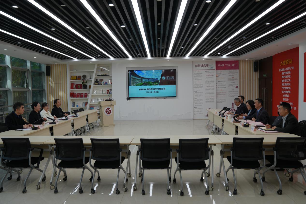 (双方进行交流对接)