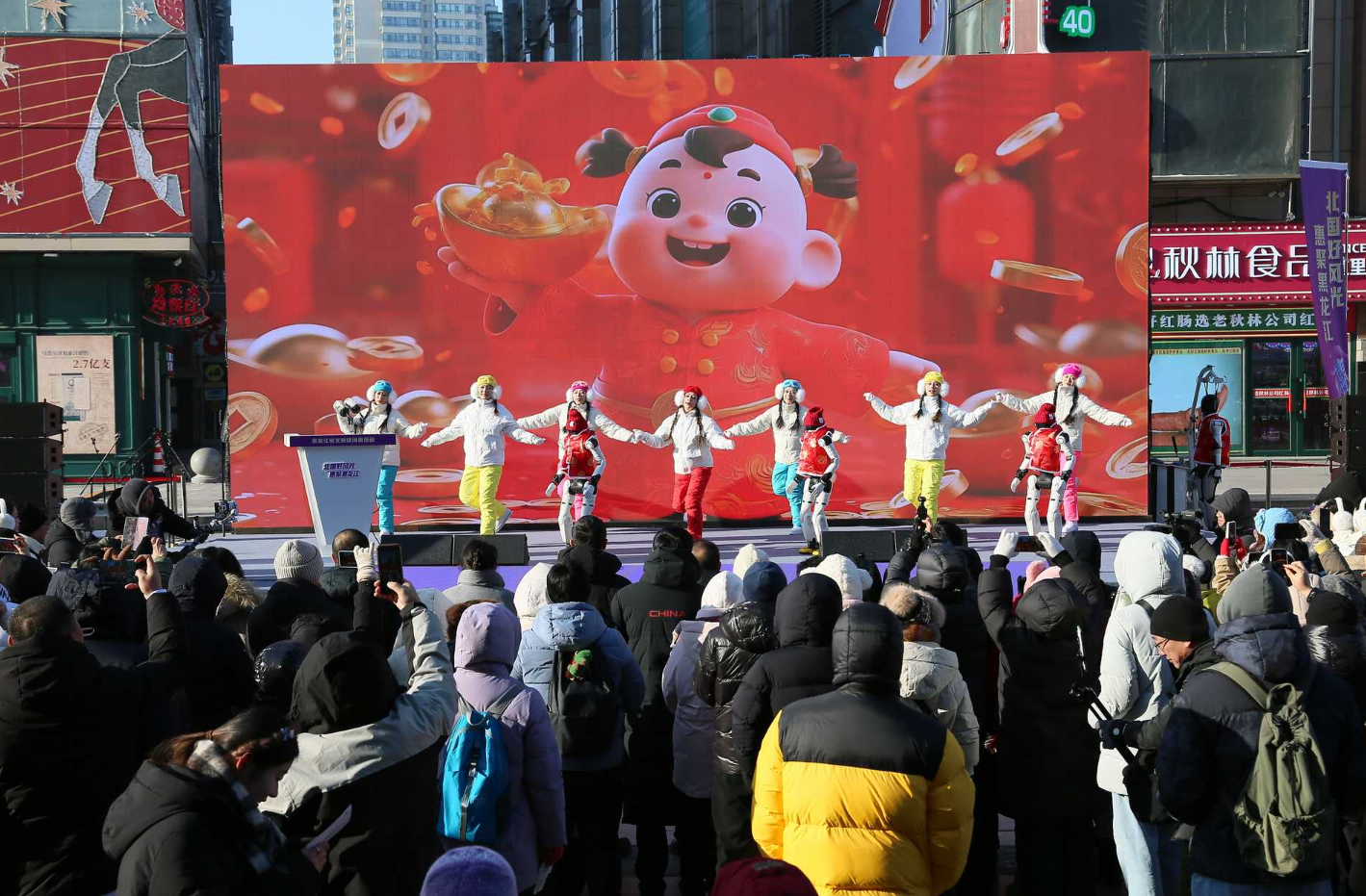 【人气值拉满！活动现场到处都是人从众】