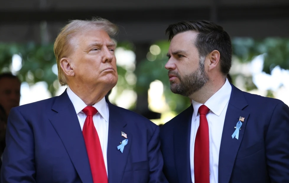 万斯等被曝促特朗普关注国内议题,否则中期选举危矣