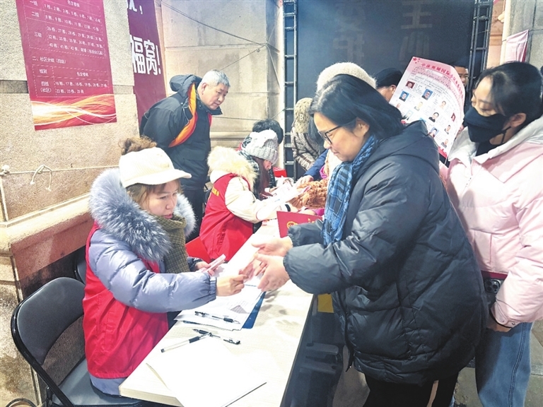 九江中体奥城国际小区发新年“红利” 每户业主领到300元红包