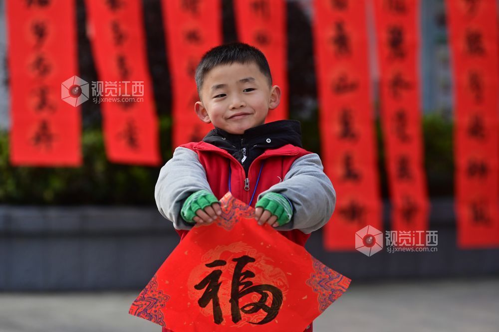 江西万载:书法送“福”迎新年(图)