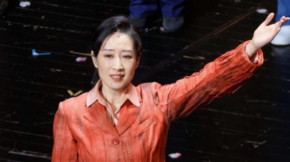 人民日报点名刘敏涛，释放两大信号，原来靳东一个字都没说错(图3)