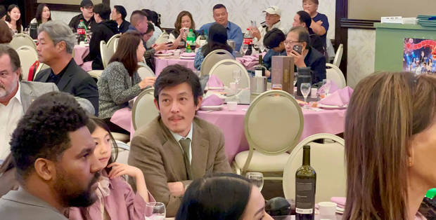 陈冠希标志性的小胡子被众多网友调侃神似《名侦探柯南》中的“毛利小五郎”。