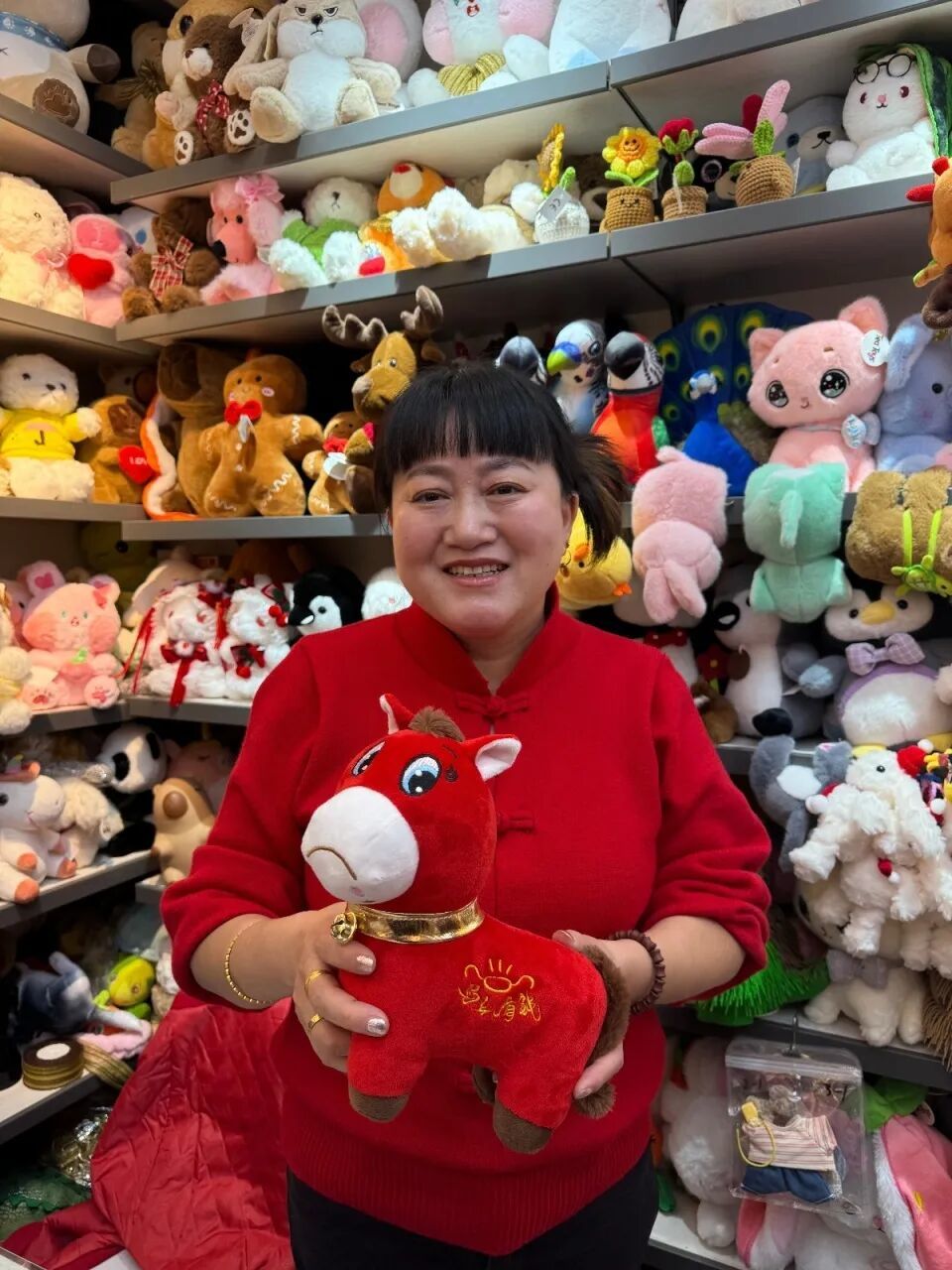 张火清在门店内。图/九派新闻 黄巧文