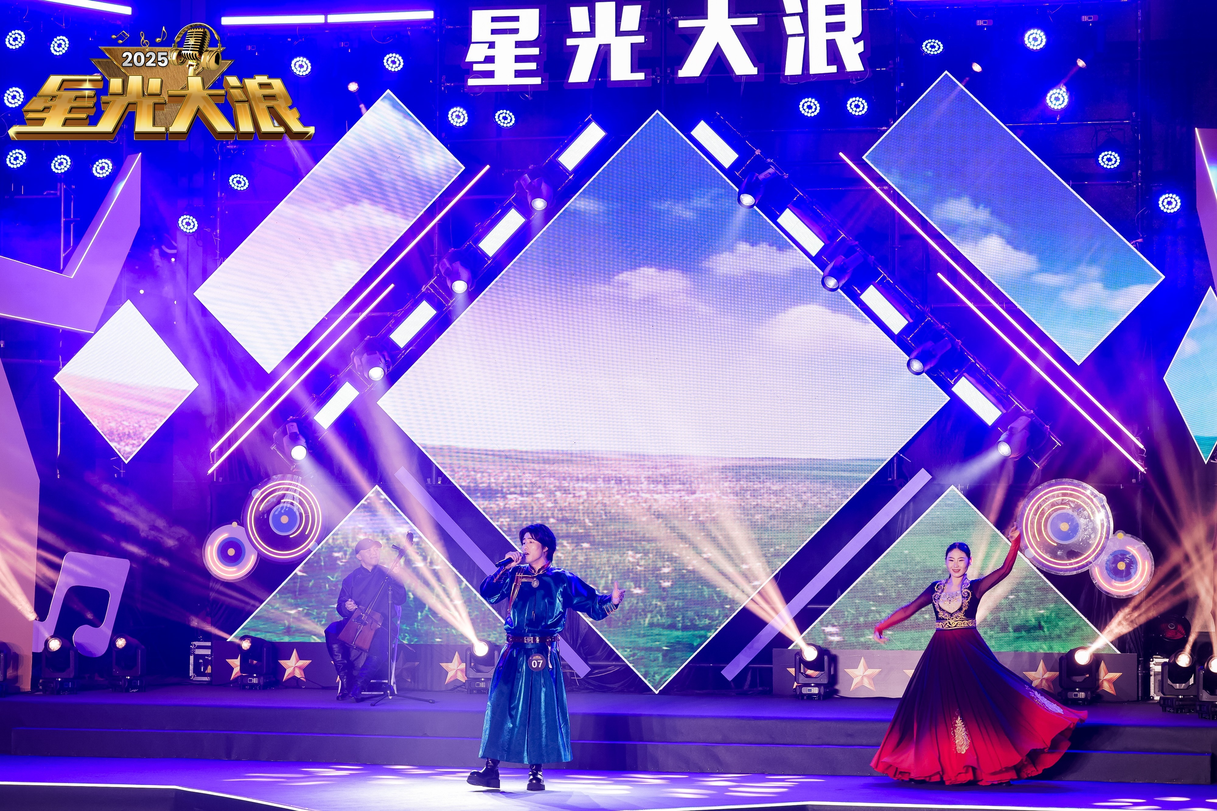 十六载以歌为炬，数万次向光而行