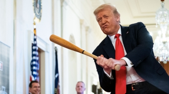 特朗普因格陵兰岛对欧国征税,美国政客都看不下去了