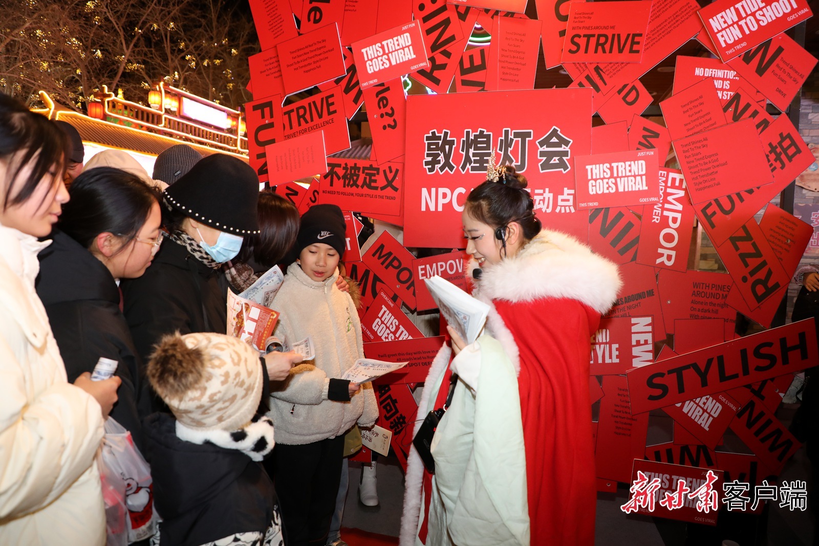 “灯会银票”互动打卡玩法深受游客喜爱