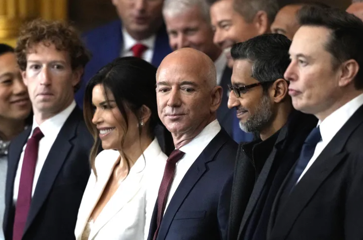 马斯克、贝佐斯以及扎克伯格参加就职典礼