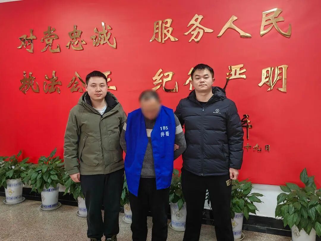 ▲颜某、史某被办案民警抓获归案。